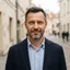 Ričardas Sarafinas, AEO ir GEO konsultantas, senamiesčio gatvėje